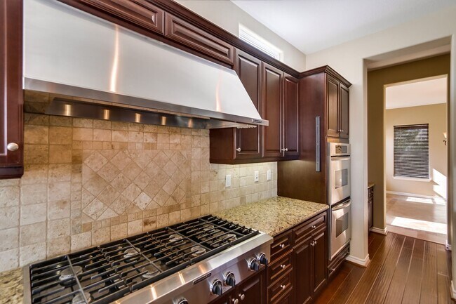 Building Photo - Beautiful 4 bedroom, 4.5 bathroom Home in the Varadero Community