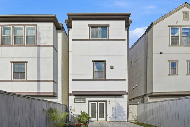 Building Photo - 819 Algona Ave