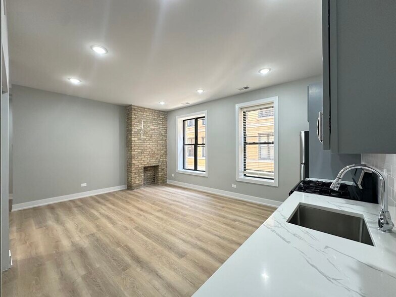 Building Photo - 419 W Belden Ave