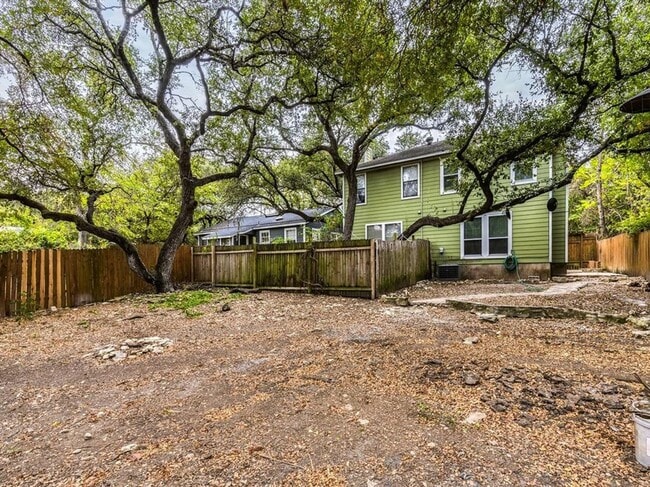 Building Photo - Charming 2 Bedroom, 1.5 Bathroom Home with...