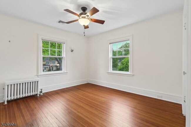 Building Photo - 190 Fernwood Ave