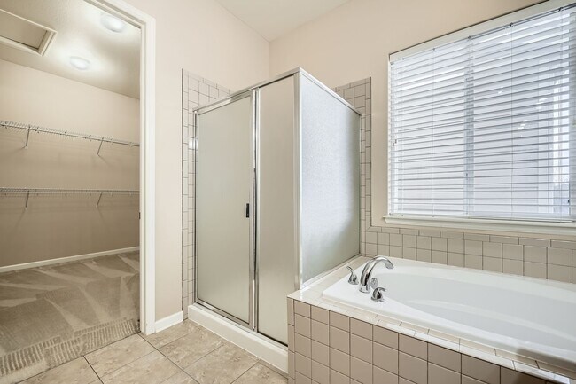 Building Photo - 4 Bed/4Bath Ranch-style home in the sought-after Meadow Mountain Villas community of southwest Lo...