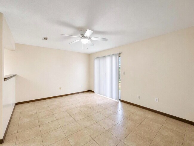 Building Photo - "Coastal Comfort: Spacious 2-Bed Townhouse in Fort Walton Beach!"