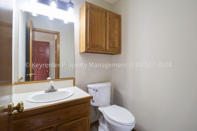 Building Photo - Recently Updated 3 Bed 2.5 Bath in Bixby - Move in Ready!
