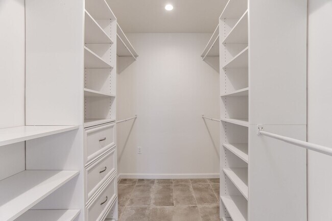 Building Photo - Charming Spanish Style Home in Silver Lake...