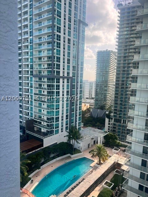 Building Photo - 1060 Brickell Ave