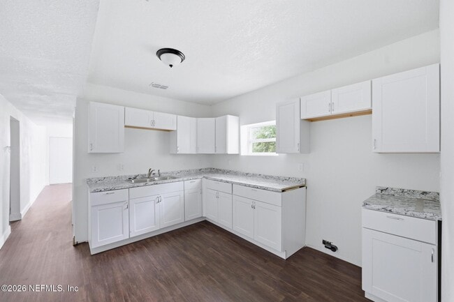 Building Photo - 1715 Brackland St
