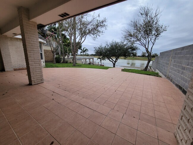 Building Photo - 210 Rio Grande Dr