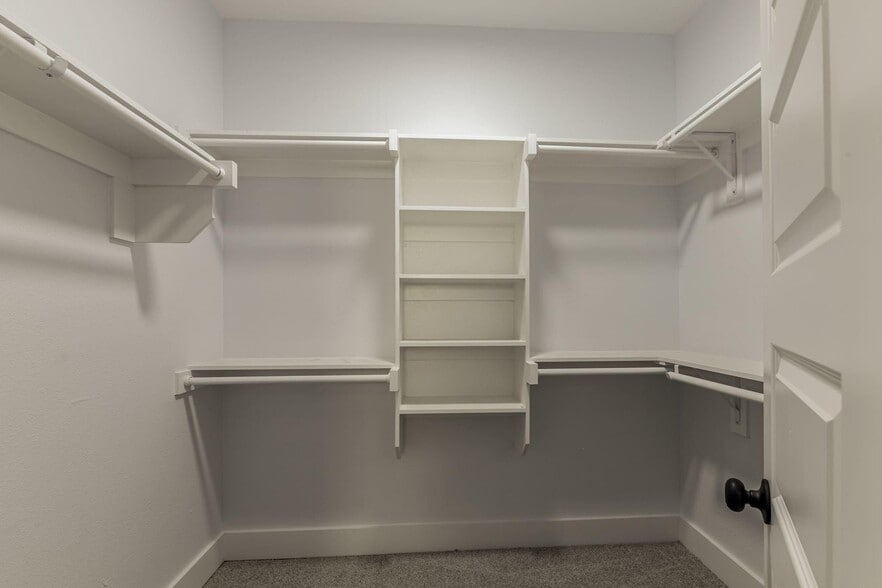 Building Photo - 770 Elwayne Ave