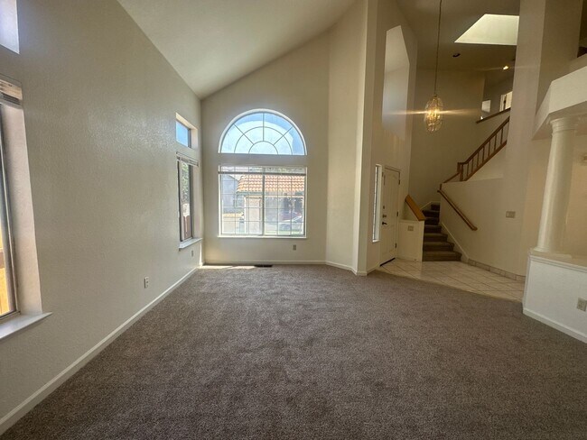 Building Photo - 325 Melbourne Dr