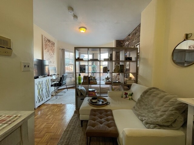 Building Photo - 42 Anderson St