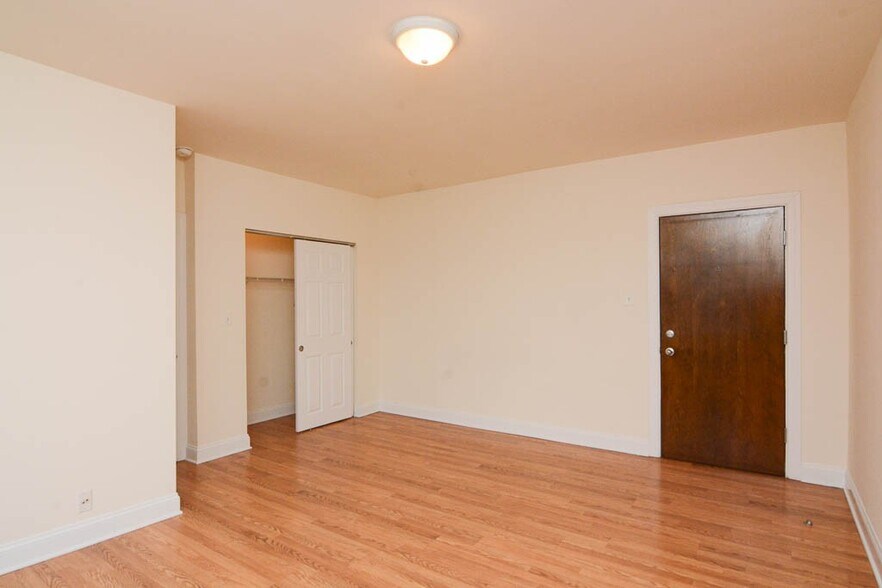 Building Photo - 2600 N Kimball Ave