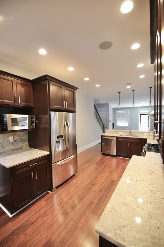 Building Photo - 310 E Beck St