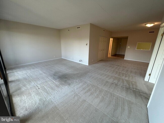 Building Photo - 1100 Lovering Ave