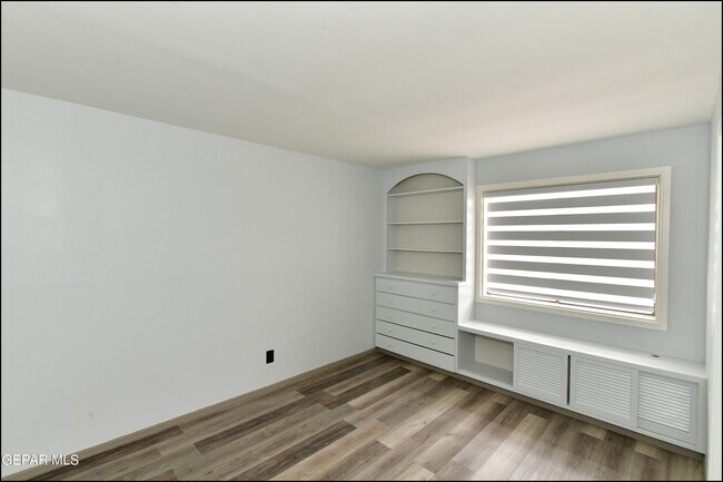 Building Photo - 5900 Mira Hermosa Dr