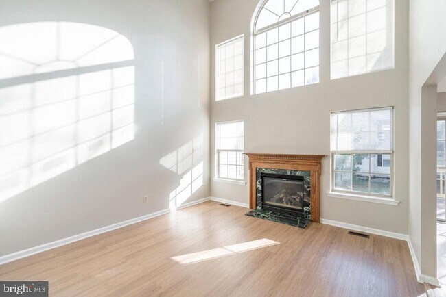 Building Photo - 4407 Waterford Way