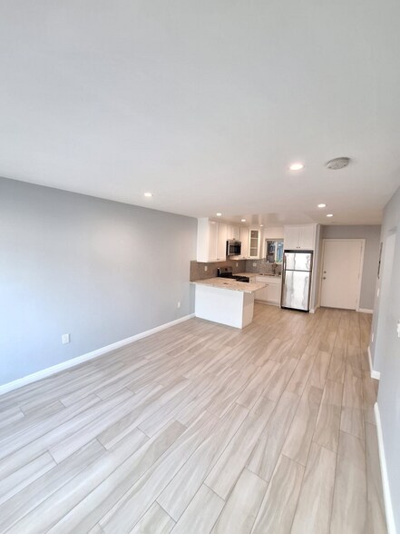 Building Photo - 4660 Kester Ave