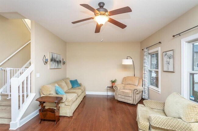 Building Photo - Spacious Townhouse with BONUS THEATER ROOM