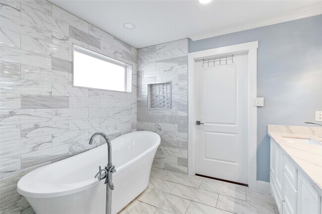 Building Photo - 405 Mystic Trail Loop