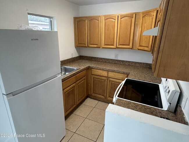 Building Photo - 613 Paw Paw St