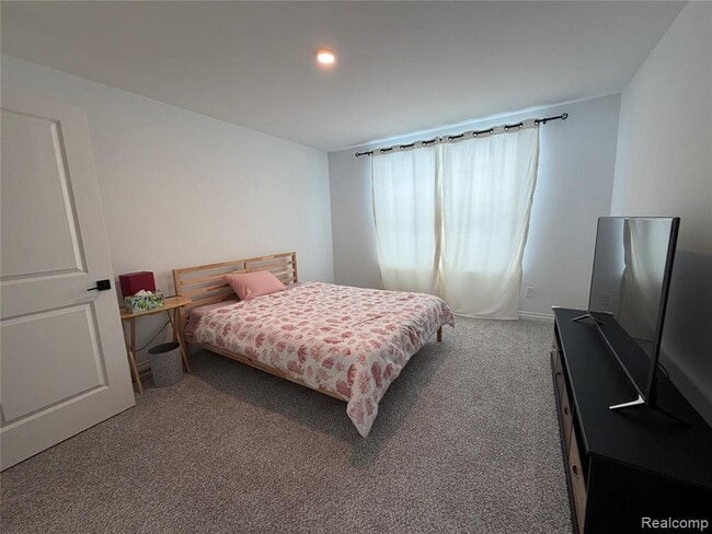 Building Photo - 51360 Whispering Rdg Dr