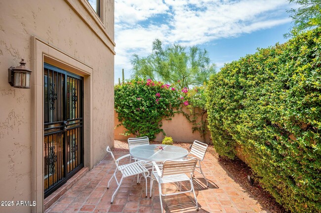 Building Photo - 8526 E Vista Del Lago