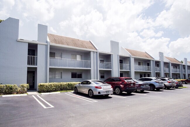 Building Photo - 2940 SW 22nd Ave