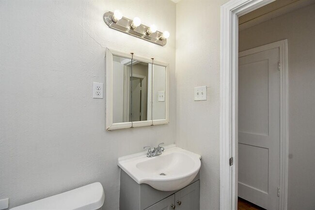 Building Photo - 1409 Zora St