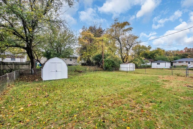 Building Photo - Charming 3-Bedroom Home in St. Louis  Sect...