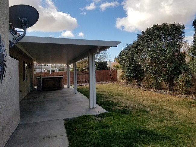 Building Photo - Beautiful Ridgecrest Home, 3 Bedroom + Bon...