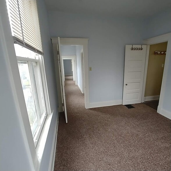 Building Photo - 559 E Epworth Ave