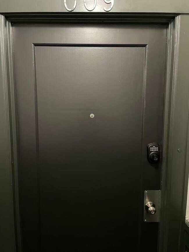Building Photo - Nice studio near Space Needle in downtown Seattle for rent!