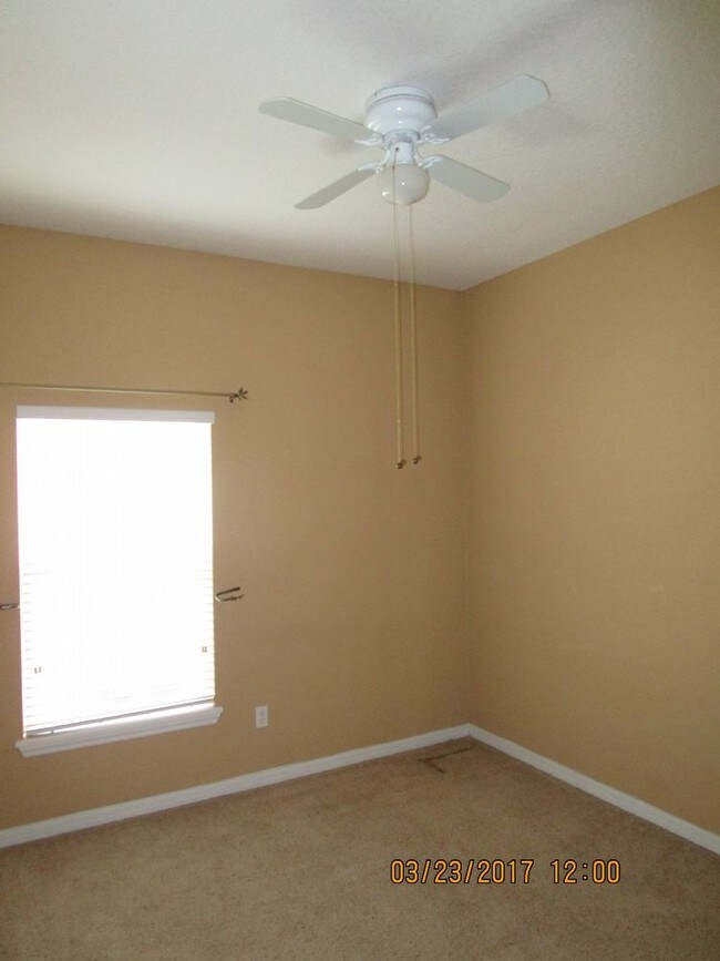 Building Photo - 4 Bed/2 Bath in Beacon Park