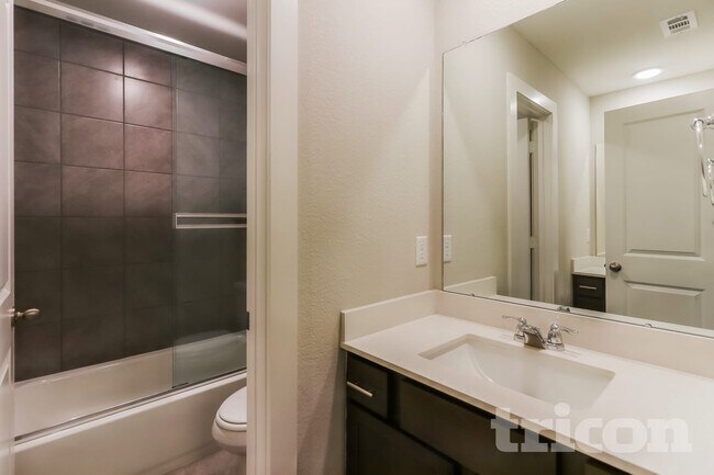 Building Photo - 2422 Cohorn Trl