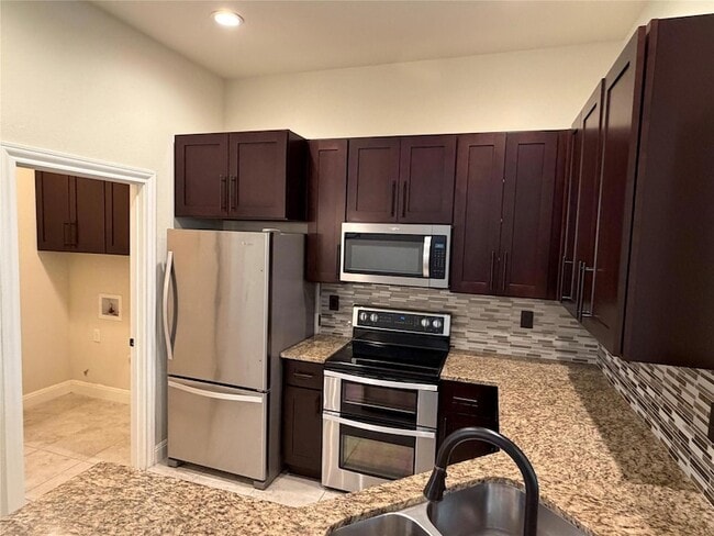 Building Photo - 206 Fairway Cir