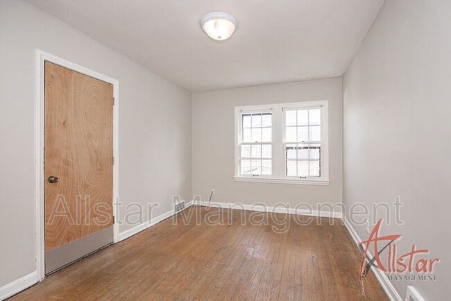 Building Photo - 3575 Grosvenor Rd