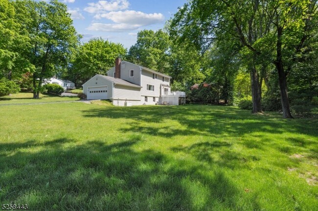 Building Photo - 204 Deerfield Ln