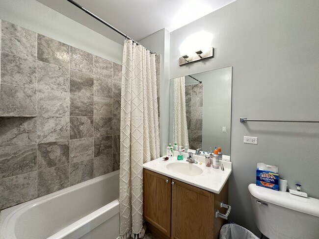 Building Photo - 1464 S Michigan Ave