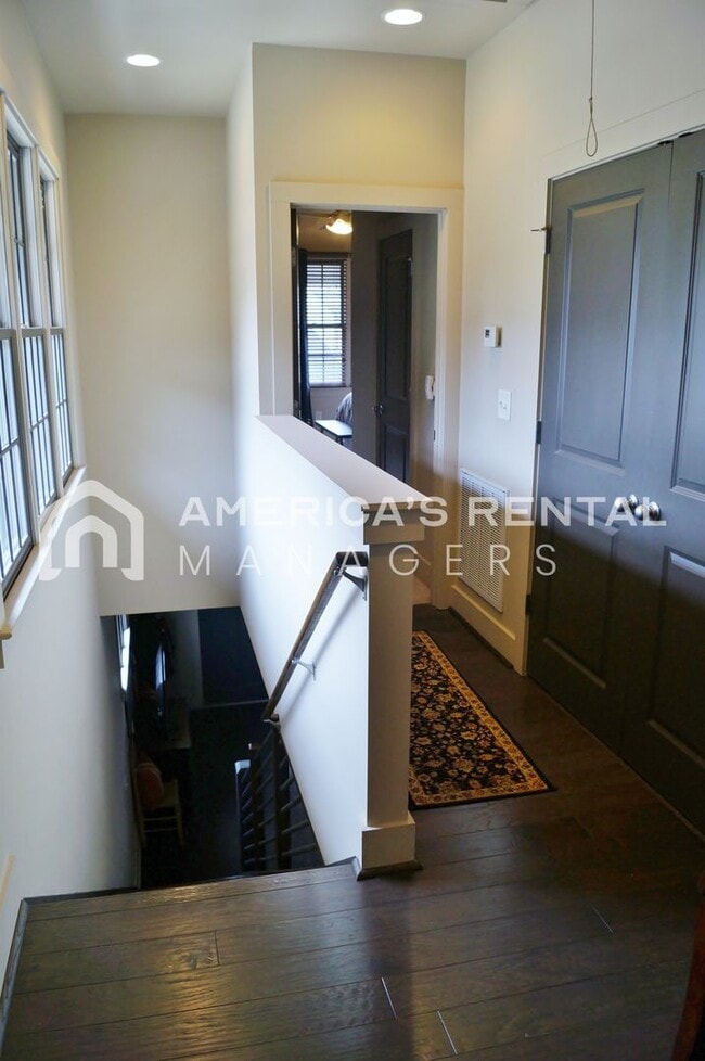 Building Photo - DEPOSIT PENDING! Beautiful Loft Style Town...