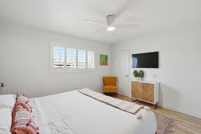 Building Photo - Scottsdale Oasis Ready for July move-in!