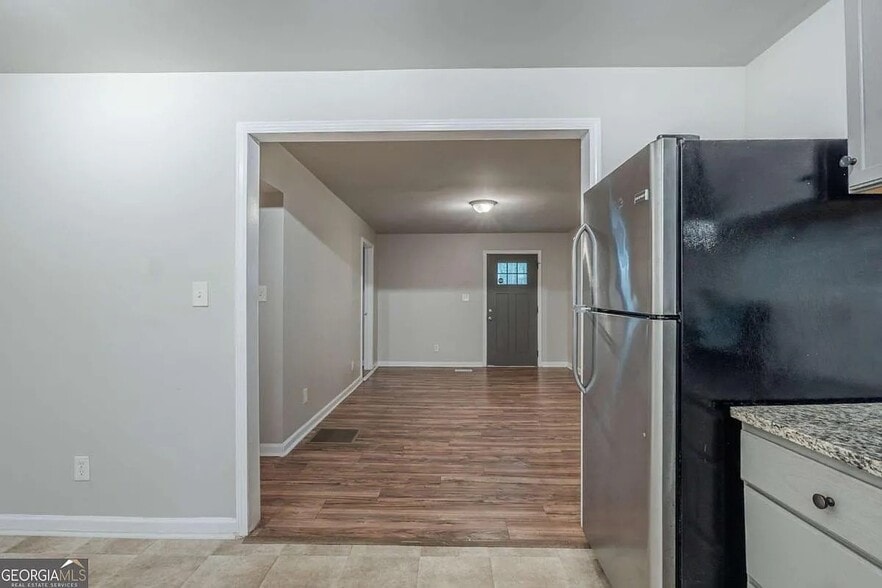 Building Photo - 3140 Delowe Dr