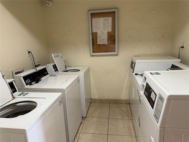 Building Photo - 14500 SW 88th Ave