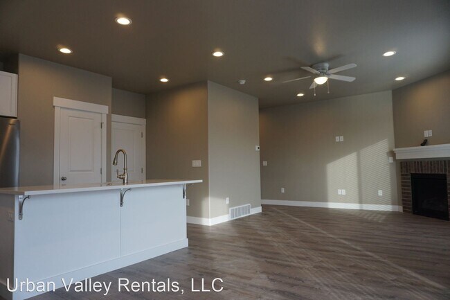 Building Photo - 3 br, 3.5 bath House - 720 E. Ryder Park Ln.