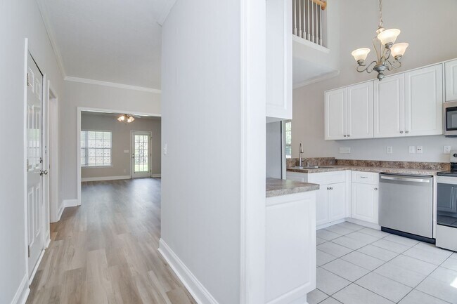 Building Photo - 3 Bedroom 2.5 Bath Townhouse