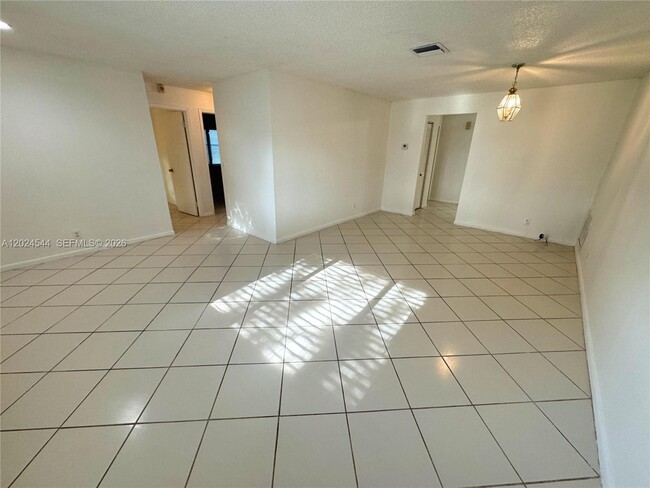 Building Photo - 61 SW 34th Ave