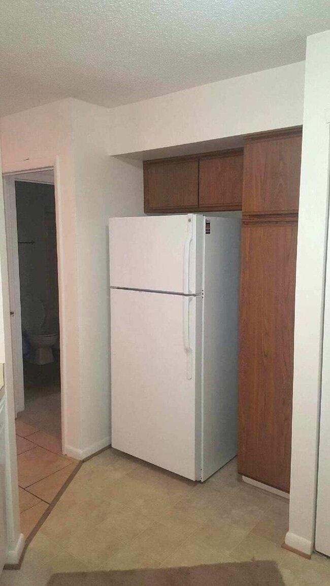 Building Photo - AWESOME 3 BED/2 BATH TOWNHOME W/OPEN FLOOR...
