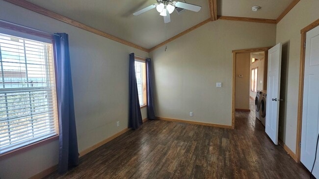 Building Photo - 4330 N Redland Ave
