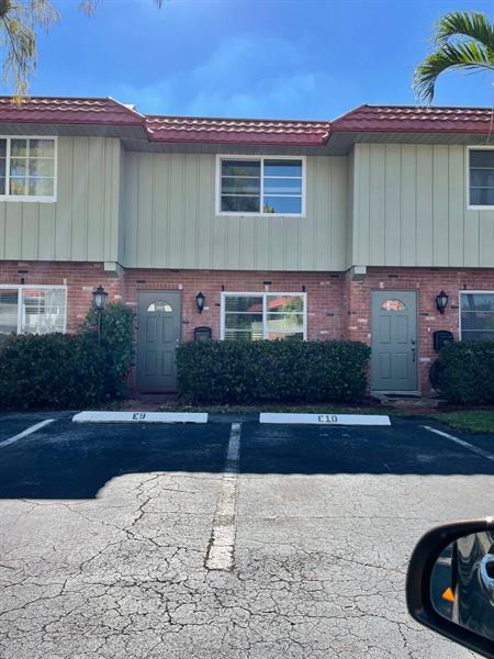 Primary Photo - 156 NE 20th Ct