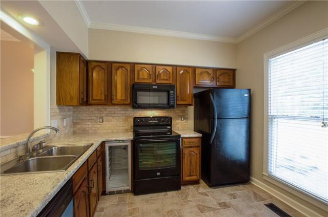 Building Photo - 3BR/2BA TOWNHOME NEAR DOWNTOWN FRANKLIN! WALK TO THE PARK.