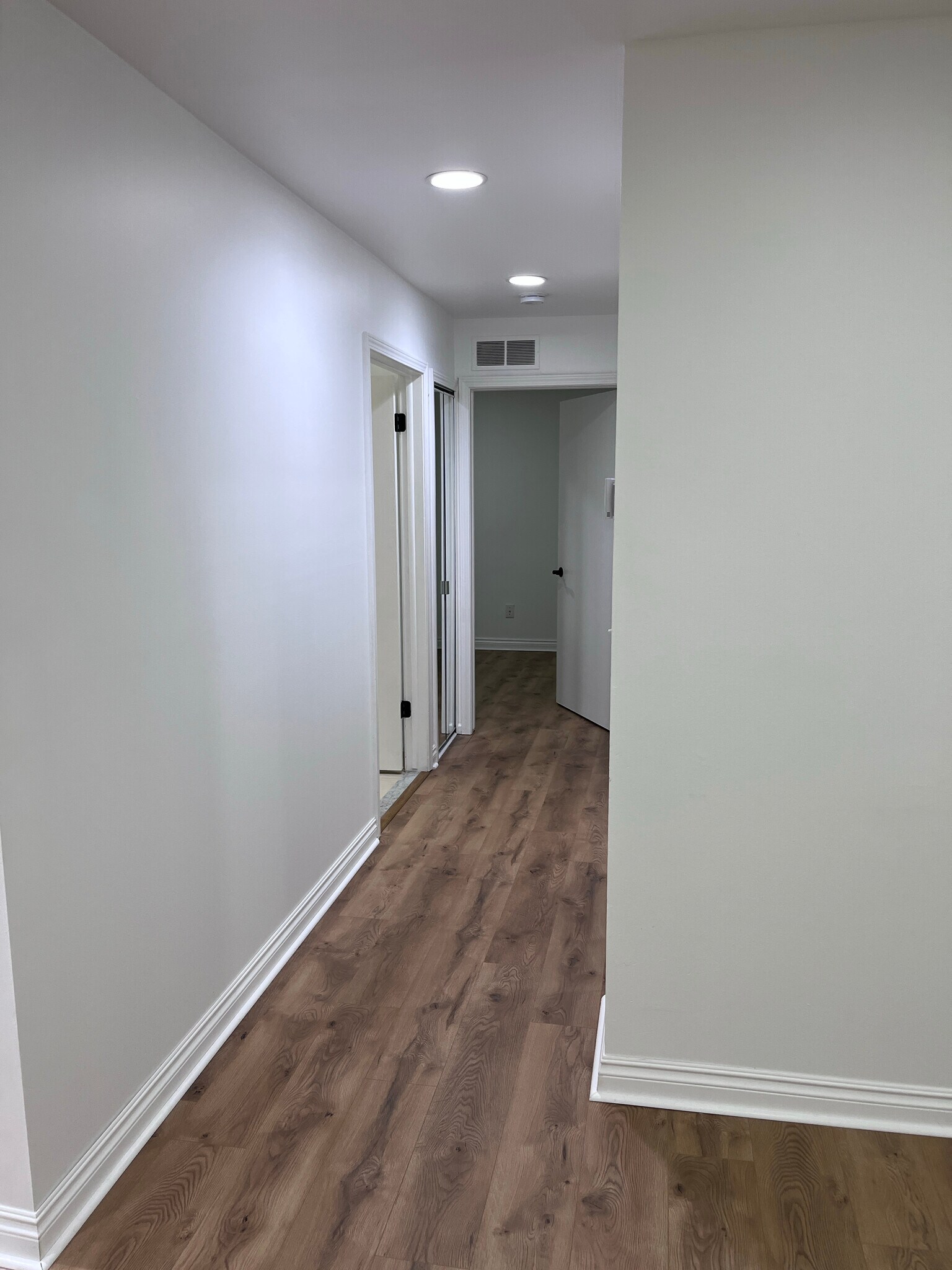 Building Photo - 16140 Clarkson Dr